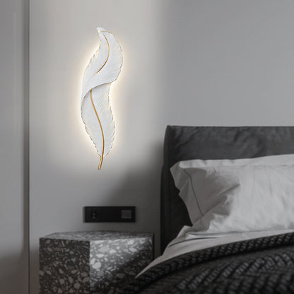Plum Wall Lamp