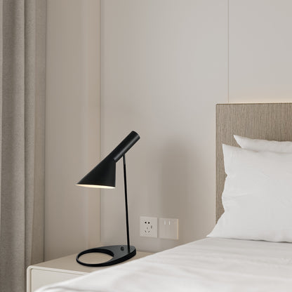 Pointing Table Lamp